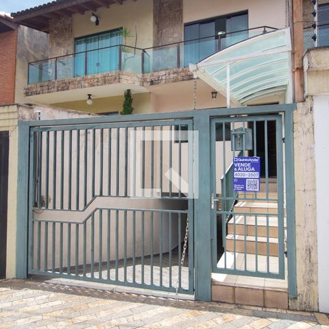 Casa à venda com 126m², 2 quartos e 3 vagas Casa à venda com 126m², 2 quartos e 3 vagasFachada
