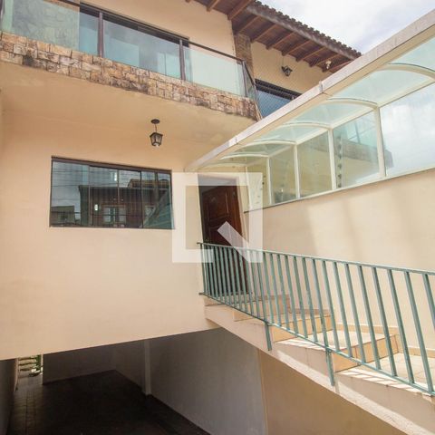 Casa à venda com 126m², 2 quartos e 3 vagas Casa à venda com 126m², 2 quartos e 3 vagasFachada