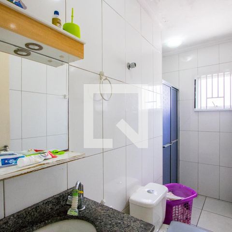 Casa à venda com 72m², 4 quartos e 2 vagas Casa à venda com 72m², 4 quartos e 2 vagasBanheiro