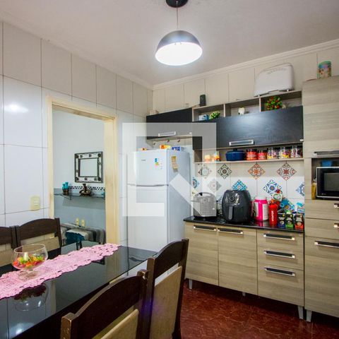 Casa à venda com 72m², 4 quartos e 2 vagas Casa à venda com 72m², 4 quartos e 2 vagasCozinha