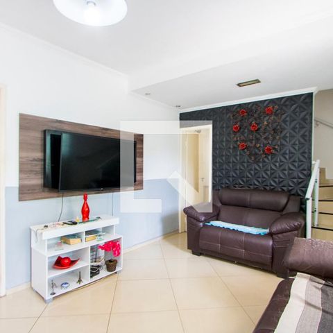 Casa à venda com 72m², 4 quartos e 2 vagas Casa à venda com 72m², 4 quartos e 2 vagasSala