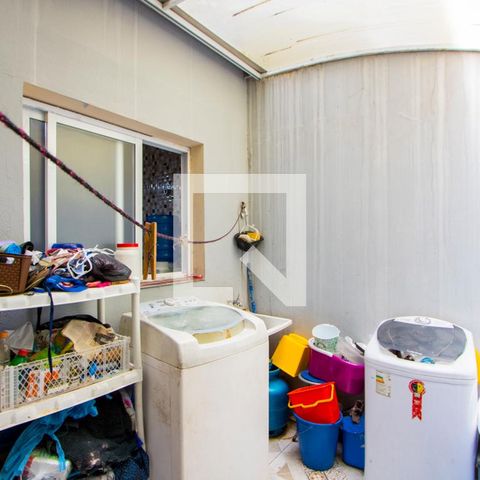 Casa à venda com 72m², 4 quartos e 2 vagas Casa à venda com 72m², 4 quartos e 2 vagasÁrea de serviço