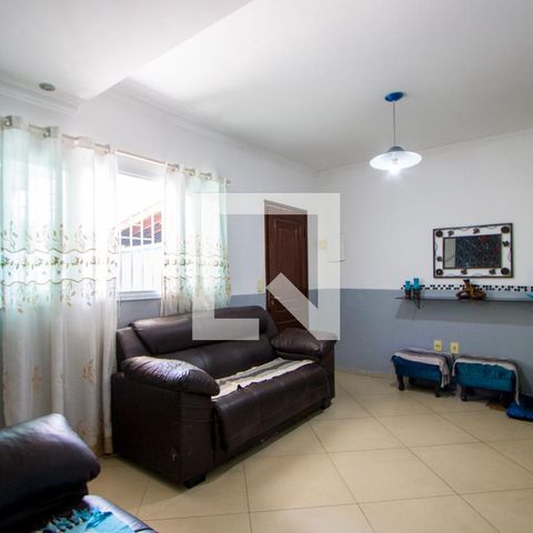 Casa à venda com 72m², 4 quartos e 2 vagas Casa à venda com 72m², 4 quartos e 2 vagasSala