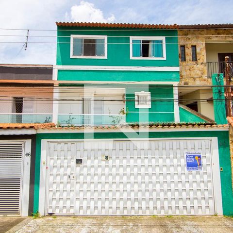 Casa à venda com 72m², 4 quartos e 2 vagas Casa à venda com 72m², 4 quartos e 2 vagasFachada