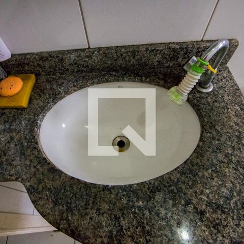 Casa à venda com 72m², 4 quartos e 2 vagas Casa à venda com 72m², 4 quartos e 2 vagasBanheiro