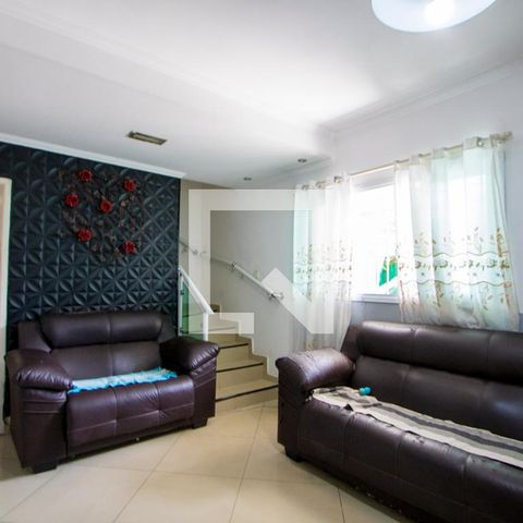 Casa à venda com 72m², 4 quartos e 2 vagas Casa à venda com 72m², 4 quartos e 2 vagasSala