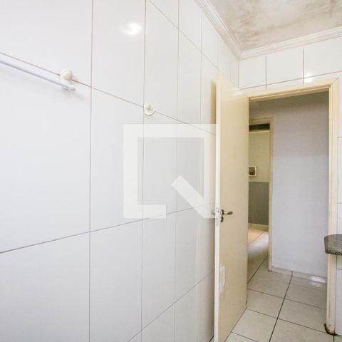 Casa à venda com 72m², 4 quartos e 2 vagas Casa à venda com 72m², 4 quartos e 2 vagasBanheiro