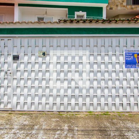 Casa à venda com 72m², 4 quartos e 2 vagas Casa à venda com 72m², 4 quartos e 2 vagasFachada