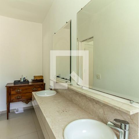 Casa à venda com 400m², 3 quartos e 10 vagas Casa à venda com 400m², 3 quartos e 10 vagasBanheiro da Suíte 1