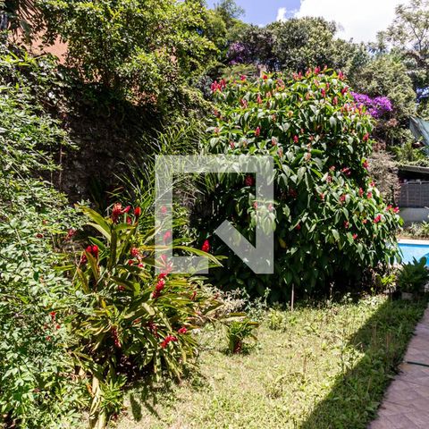 Casa à venda com 400m², 3 quartos e 10 vagas Casa à venda com 400m², 3 quartos e 10 vagasJardim Lateral