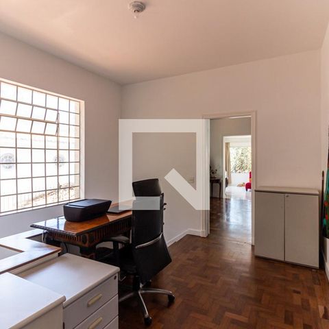Casa à venda com 400m², 3 quartos e 10 vagas Casa à venda com 400m², 3 quartos e 10 vagasEscritório