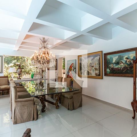 Casa à venda com 400m², 3 quartos e 10 vagas Casa à venda com 400m², 3 quartos e 10 vagasSala de Jantar