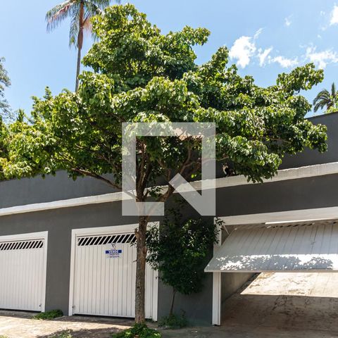 Casa à venda com 400m², 3 quartos e 10 vagas Casa à venda com 400m², 3 quartos e 10 vagasFachada