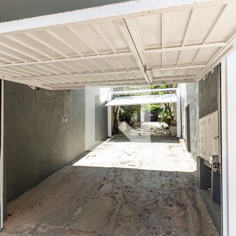Casa à venda com 400m², 3 quartos e 10 vagas Casa à venda com 400m², 3 quartos e 10 vagasGaragem