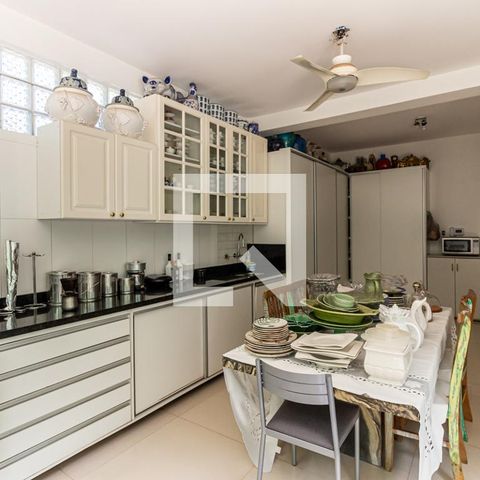 Casa à venda com 400m², 3 quartos e 10 vagas Casa à venda com 400m², 3 quartos e 10 vagasCozinha