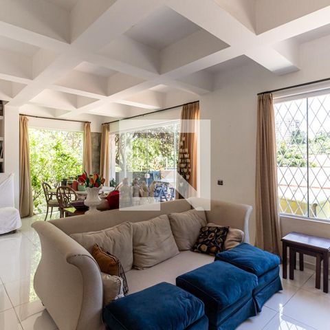 Casa à venda com 400m², 3 quartos e 10 vagas Casa à venda com 400m², 3 quartos e 10 vagasSala