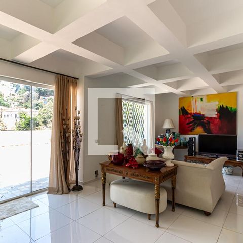 Casa à venda com 400m², 3 quartos e 10 vagas Casa à venda com 400m², 3 quartos e 10 vagasSala
