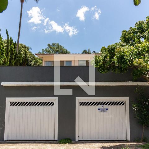 Casa à venda com 400m², 3 quartos e 10 vagas Casa à venda com 400m², 3 quartos e 10 vagasFachada