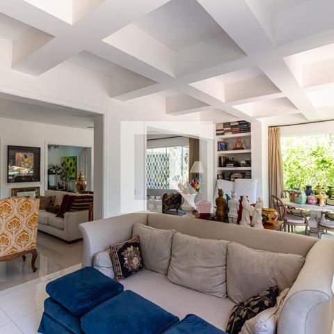 Casa à venda com 400m², 3 quartos e 10 vagas Casa à venda com 400m², 3 quartos e 10 vagasSala