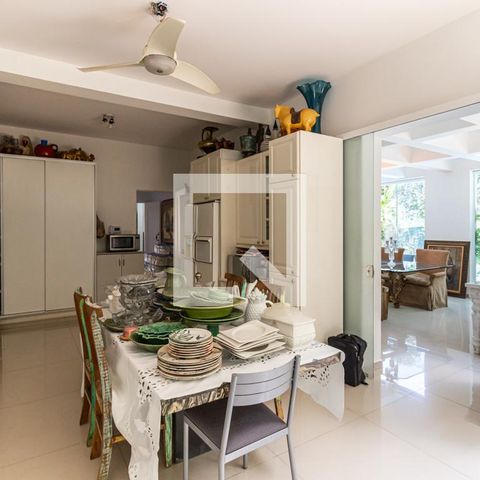 Casa à venda com 400m², 3 quartos e 10 vagas Casa à venda com 400m², 3 quartos e 10 vagasCozinha