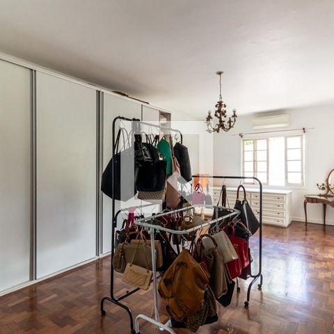Casa à venda com 400m², 3 quartos e 10 vagas Casa à venda com 400m², 3 quartos e 10 vagasCloset da Suíte 3
