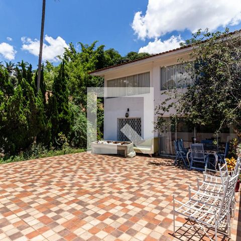 Casa à venda com 400m², 3 quartos e 10 vagas Casa à venda com 400m², 3 quartos e 10 vagasVaranda Frontal
