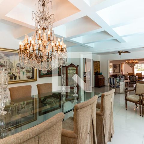 Casa à venda com 400m², 3 quartos e 10 vagas Casa à venda com 400m², 3 quartos e 10 vagasSala de Jantar
