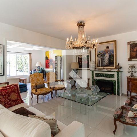 Casa à venda com 400m², 3 quartos e 10 vagas Casa à venda com 400m², 3 quartos e 10 vagasSala