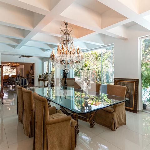 Casa à venda com 400m², 3 quartos e 10 vagas Casa à venda com 400m², 3 quartos e 10 vagasSala de Jantar