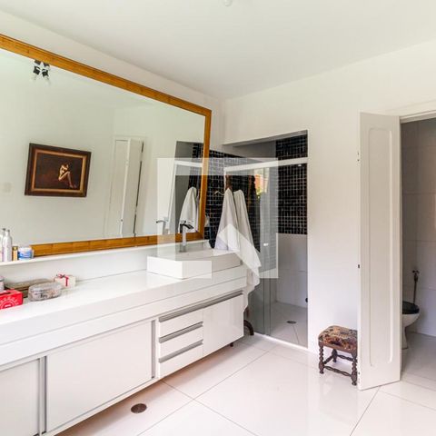 Casa à venda com 400m², 3 quartos e 10 vagas Casa à venda com 400m², 3 quartos e 10 vagasBanheiro da Suíte 3