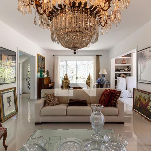Casa à venda com 400m², 3 quartos e 10 vagas Casa à venda com 400m², 3 quartos e 10 vagasSala