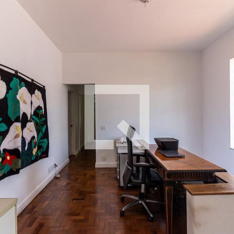 Casa à venda com 400m², 3 quartos e 10 vagas Casa à venda com 400m², 3 quartos e 10 vagasEscritório