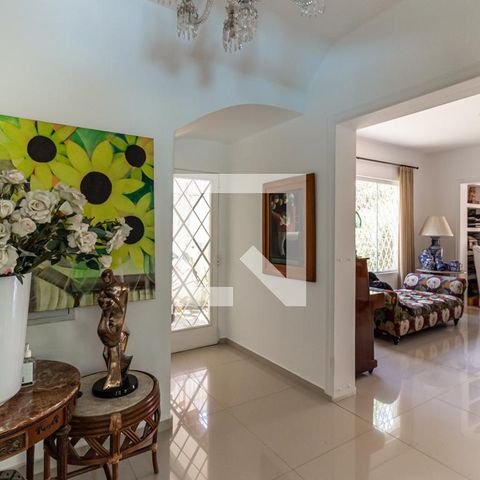 Casa à venda com 400m², 3 quartos e 10 vagas Casa à venda com 400m², 3 quartos e 10 vagasSala - Hall de Entrada