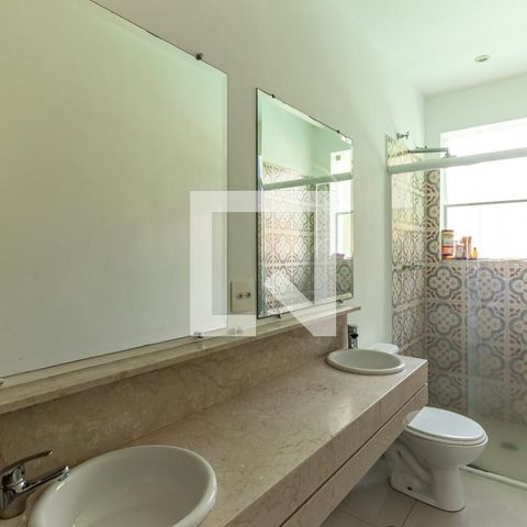 Casa à venda com 400m², 3 quartos e 10 vagas Casa à venda com 400m², 3 quartos e 10 vagasBanheiro da Suíte 1