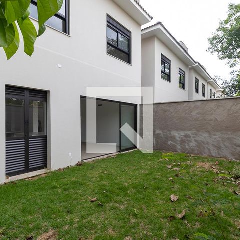 Casa de condomínio à venda com 138m², 3 quartos e 2 vagasQuintal