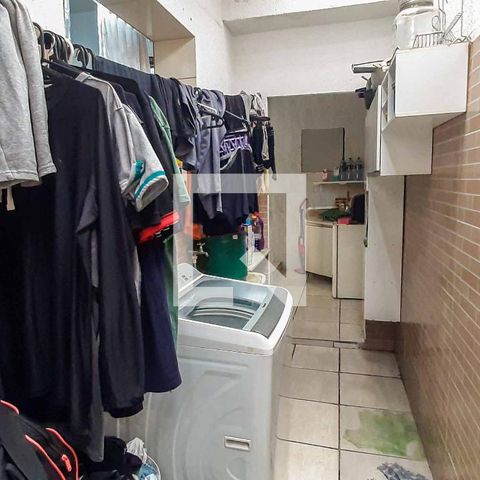 Casa à venda com 272m², 5 quartos e 6 vagas Casa à venda com 272m², 5 quartos e 6 vagasÁrea de Serviço
