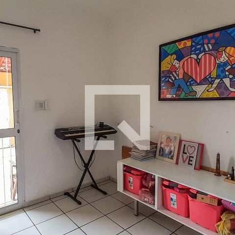 Casa à venda com 272m², 5 quartos e 6 vagas Casa à venda com 272m², 5 quartos e 6 vagasQuarto 3