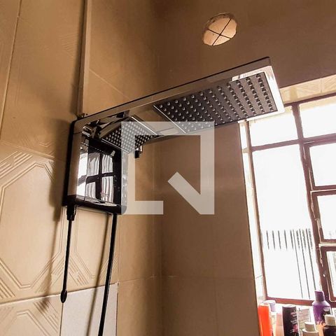Casa à venda com 272m², 5 quartos e 6 vagas Casa à venda com 272m², 5 quartos e 6 vagasBanheiro do Quarto 1