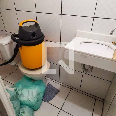 Casa à venda com 272m², 5 quartos e 6 vagas Casa à venda com 272m², 5 quartos e 6 vagasLavabo 2
