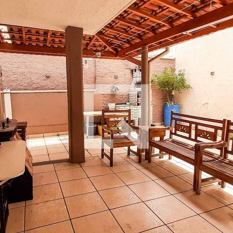 Casa à venda com 272m², 5 quartos e 6 vagas Casa à venda com 272m², 5 quartos e 6 vagasEspaço Gourmet
