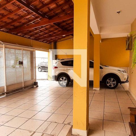 Casa à venda com 272m², 5 quartos e 6 vagas Casa à venda com 272m², 5 quartos e 6 vagasGaragem