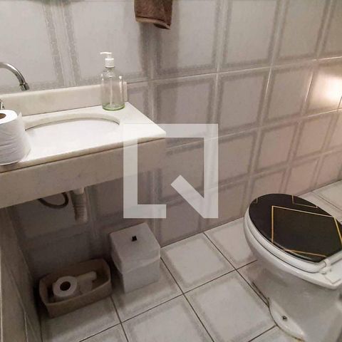 Casa à venda com 272m², 5 quartos e 6 vagas Casa à venda com 272m², 5 quartos e 6 vagasLavabo 1