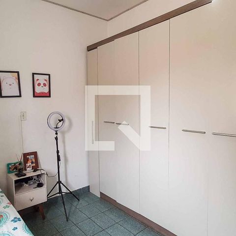Casa à venda com 272m², 5 quartos e 6 vagas Casa à venda com 272m², 5 quartos e 6 vagasQuarto 1