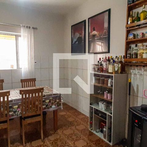 Casa à venda com 272m², 5 quartos e 6 vagas Casa à venda com 272m², 5 quartos e 6 vagasCopa