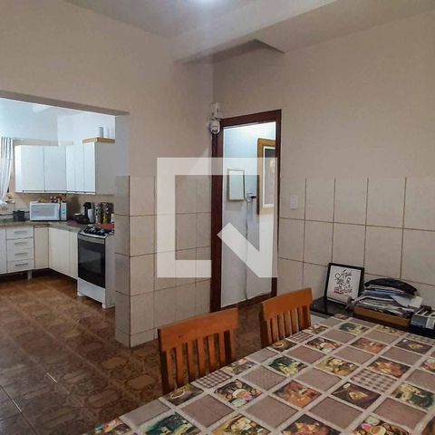 Casa à venda com 272m², 5 quartos e 6 vagas Casa à venda com 272m², 5 quartos e 6 vagasCopa