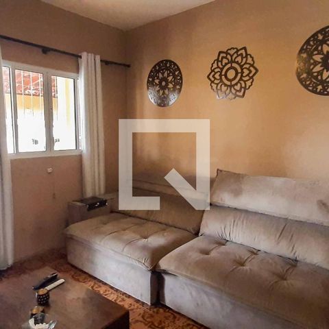 Casa à venda com 272m², 5 quartos e 6 vagas Casa à venda com 272m², 5 quartos e 6 vagasSala de Estar