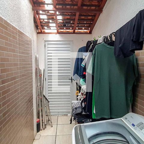 Casa à venda com 272m², 5 quartos e 6 vagas Casa à venda com 272m², 5 quartos e 6 vagasÁrea de Serviço