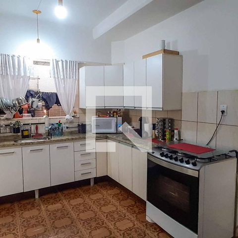 Casa à venda com 272m², 5 quartos e 6 vagas Casa à venda com 272m², 5 quartos e 6 vagasCozinha