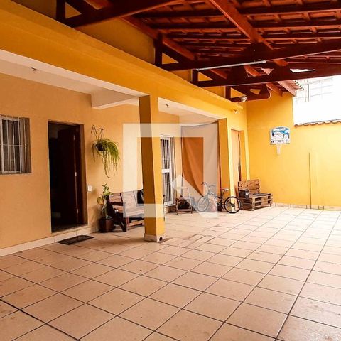 Casa à venda com 272m², 5 quartos e 6 vagas Casa à venda com 272m², 5 quartos e 6 vagasGaragem