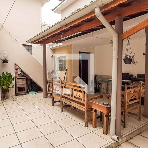 Casa à venda com 272m², 5 quartos e 6 vagas Casa à venda com 272m², 5 quartos e 6 vagasEspaço Gourmet